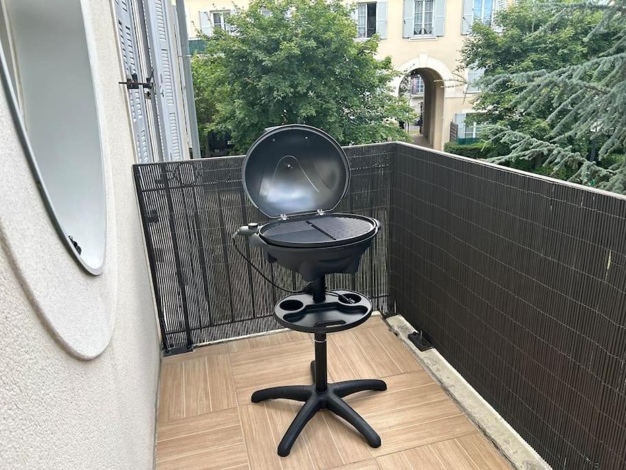 Once Upon A Time - 7Min From Disneyland - Free Private Parking - Self Checkin - Balcony - Barbecue Magny-le-Hongre Bagian luar foto
