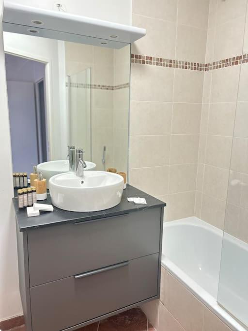Once Upon A Time - 7Min From Disneyland - Free Private Parking - Self Checkin - Balcony - Barbecue Magny-le-Hongre Bagian luar foto